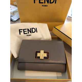 フェンディ(FENDI)のピーカブー セレリア 財布(財布)