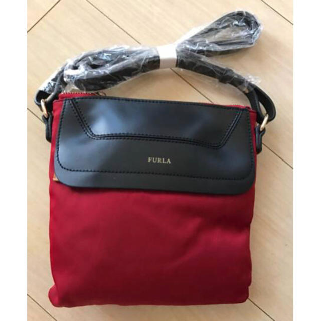 Furla(フルラ)の新品★フルラ FURLA★レッド 黒ミニショルダーバッグ レザー レディースのバッグ(ショルダーバッグ)の商品写真