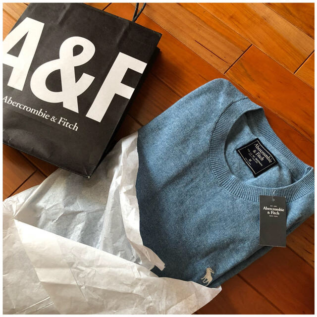 Abercrombie&Fitch(アバクロンビーアンドフィッチ)の新品未使用タグ付きAbercrombie&Fitchワンポイント刺繍ウールニット メンズのトップス(ニット/セーター)の商品写真