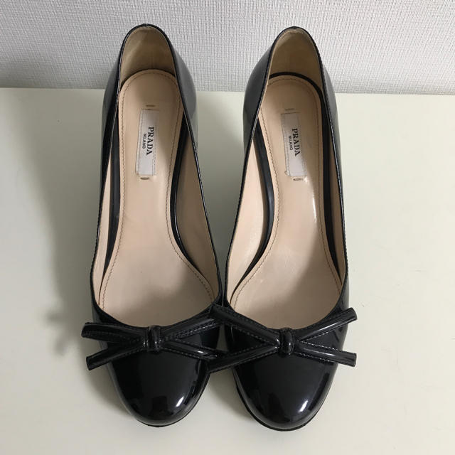 PRADA(プラダ)のPRADA☆パンプス☆35 1/2☆黒☆エナメル☆ レディースの靴/シューズ(ハイヒール/パンプス)の商品写真