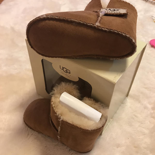 UGG(アグ)の本日限定値下げ UGG ベビーブーツ キッズ/ベビー/マタニティのベビー靴/シューズ(~14cm)(ブーツ)の商品写真