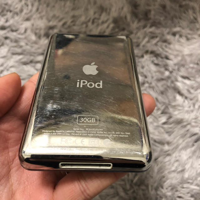 Apple(アップル)のiPod classic スマホ/家電/カメラのオーディオ機器(ポータブルプレーヤー)の商品写真