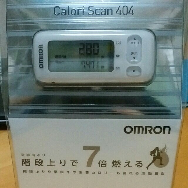 OMRON(オムロン)のオムロン 万歩計 calorie Scan 404 スポーツ/アウトドアのトレーニング/エクササイズ(ウォーキング)の商品写真