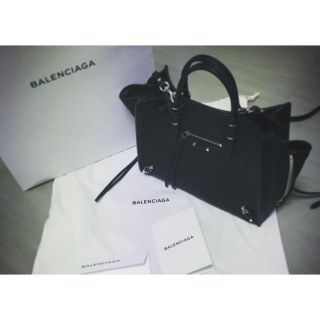 バレンシアガ(Balenciaga)の今週まで１０万。今月まで12以降１６万。バレンシアガ。ペーパーa6(ハンドバッグ)