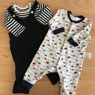 ユニクロ(UNIQLO)のユニクロ ７０サイズ カバーオール２着＋肌着セット(カバーオール)