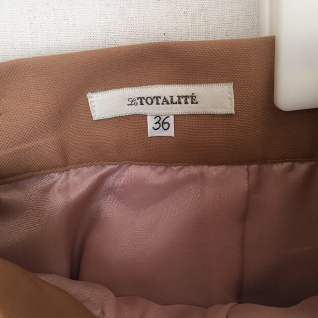 La TOTALITE(ラトータリテ)の新品 ラトータリテ ベージュスカート レディースのスカート(ひざ丈スカート)の商品写真