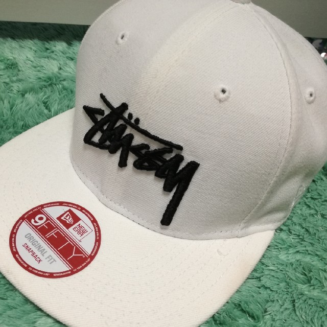 STUSSY(ステューシー)の【Sale】STUSSY　ホワイト　キャップ レディースの帽子(キャップ)の商品写真