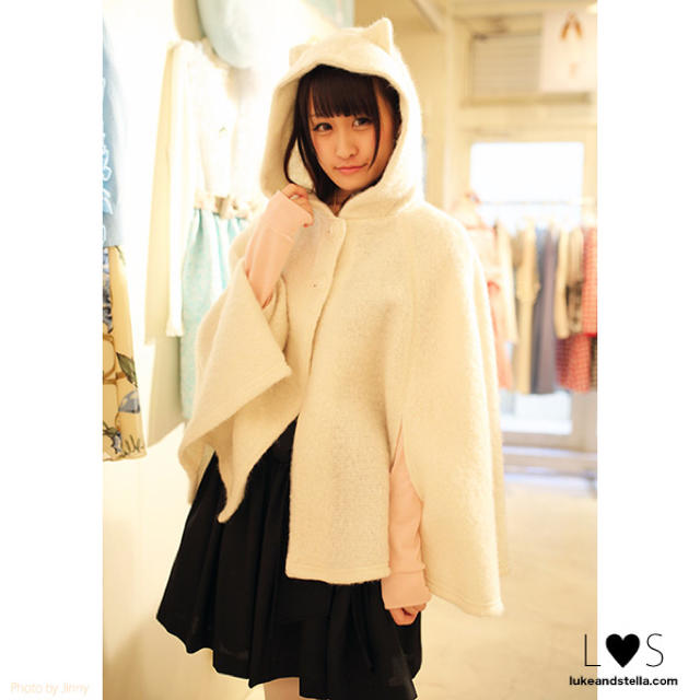 MILK(ミルク)の【土日限定大値下げ】 MILK CAT CAPE ホワイト  レディースのジャケット/アウター(ポンチョ)の商品写真