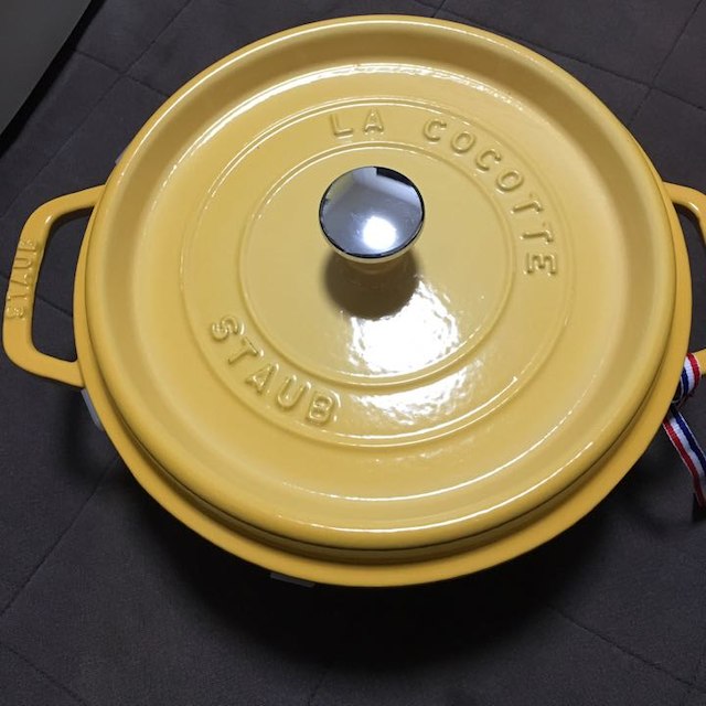 STAUB(ストウブ)の廃盤 ストウブ  イエロー 24cm インテリア/住まい/日用品のキッチン/食器(調理道具/製菓道具)の商品写真