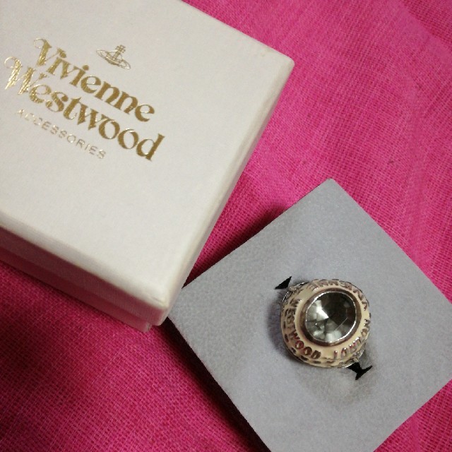 Vivienne Westwood(ヴィヴィアンウエストウッド)のvivienne westwood  カレッジリング　指輪　リング　廃盤 レディースのアクセサリー(リング(指輪))の商品写真