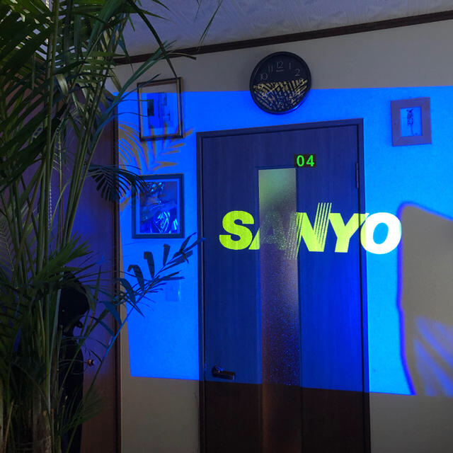 SANYO(サンヨー)のサンヨープロジェクターLP-SX2500購入しないでください。「予約済みです」 スマホ/家電/カメラのテレビ/映像機器(プロジェクター)の商品写真