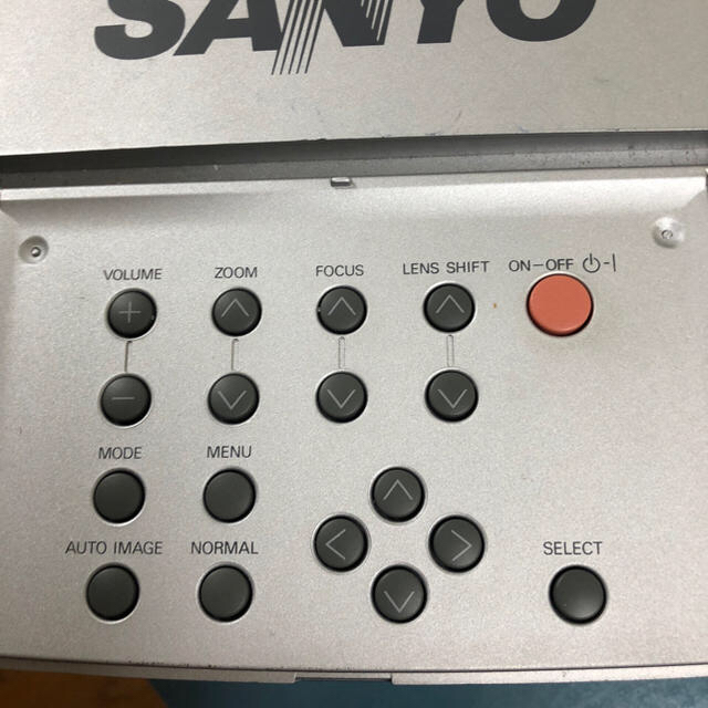 SANYO(サンヨー)のサンヨープロジェクターLP-SX2500購入しないでください。「予約済みです」 スマホ/家電/カメラのテレビ/映像機器(プロジェクター)の商品写真