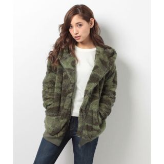 アズールバイマウジー(AZUL by moussy)のAZUL by moussy カモフラ柄ボアコート(ピーコート)