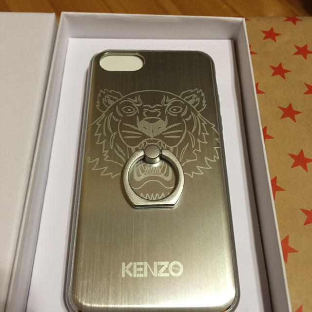 KENZO(ケンゾー)のかつまー様専  新品 KENZO  iPhone8ケース  シルバー スマホ/家電/カメラのスマホアクセサリー(iPhoneケース)の商品写真