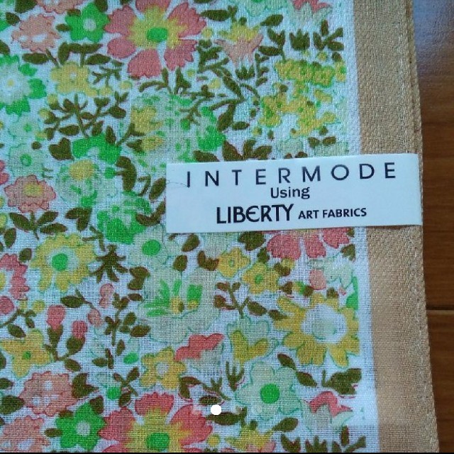 LIBERTY柄■スカーフサイズの花柄ハンカチ レディースのファッション小物(ハンカチ)の商品写真