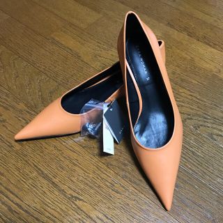 ザラ(ZARA)の【新品】リアルレザー ポインテッド パンプス(ハイヒール/パンプス)