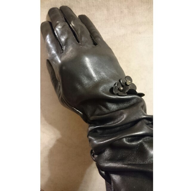 新品 アンテプリマ レザー 手袋 ロンググローブ 黒 羊革 フラワーモチーフ アンテプリマ ロング 革手袋