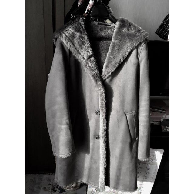 UNIQLO(ユニクロ)のユニクロ グレー Ｓサイズ♪ レディースのジャケット/アウター(ムートンコート)の商品写真