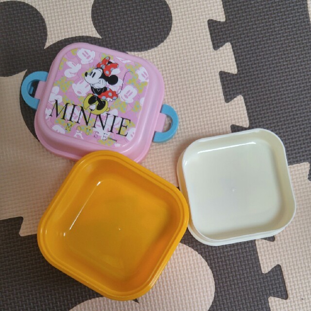 Disney(ディズニー)のお弁当箱☆ミニーちゃん インテリア/住まい/日用品のキッチン/食器(弁当用品)の商品写真