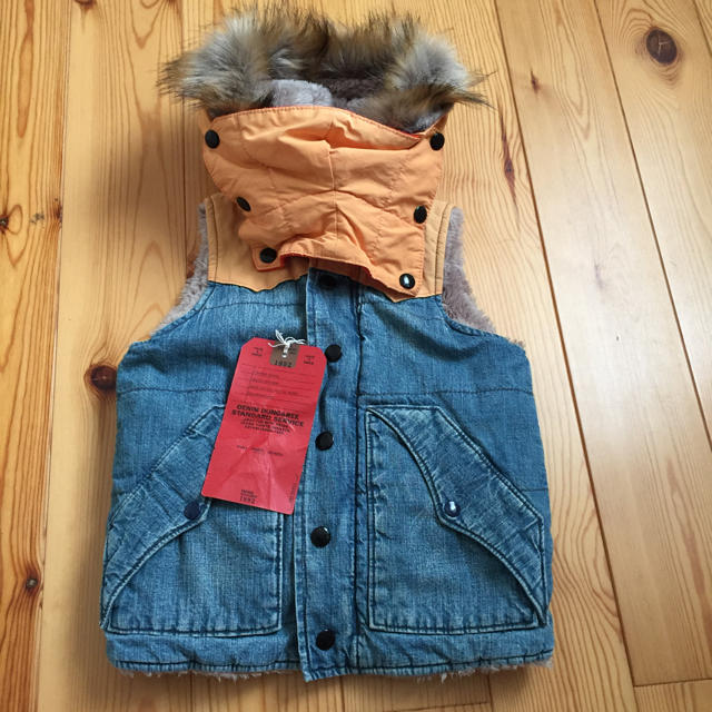 DENIM DUNGAREE(デニムダンガリー)のtoto様専用 新品 デニム&ダンガリー デニム ボア ベスト 110 キッズ/ベビー/マタニティのキッズ服男の子用(90cm~)(ジャケット/上着)の商品写真