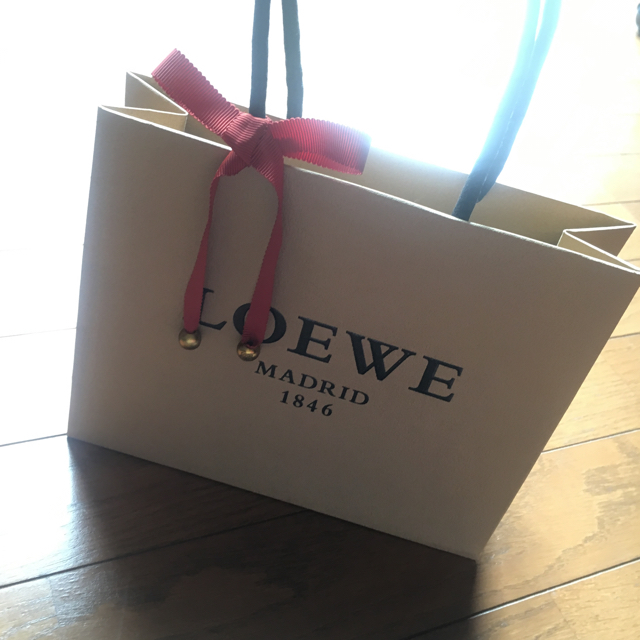 LOEWE(ロエベ)のLOEWEショッパー(紙袋) レディースのバッグ(ショップ袋)の商品写真