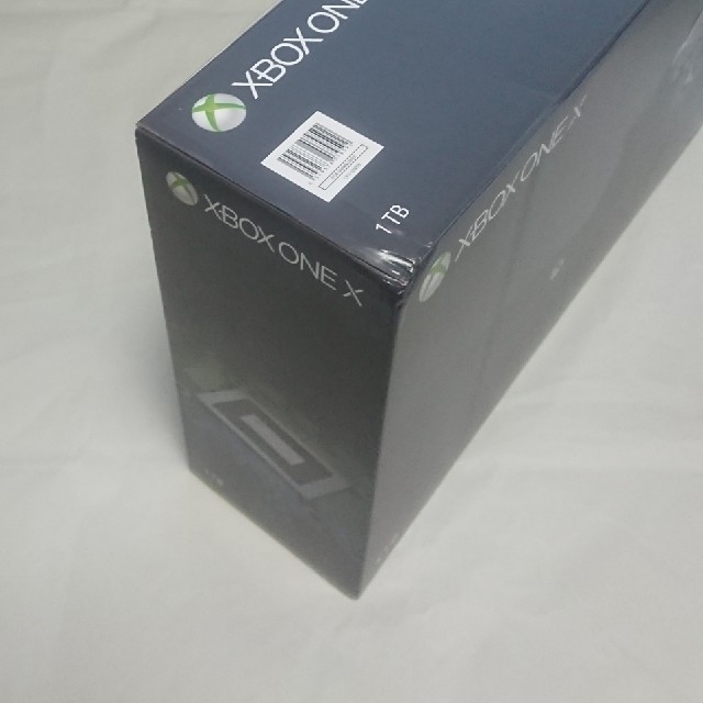 Xbox(エックスボックス)のXbox One X 本体1TB コンソール CYV-00015 エンタメ/ホビーのゲームソフト/ゲーム機本体(家庭用ゲーム機本体)の商品写真