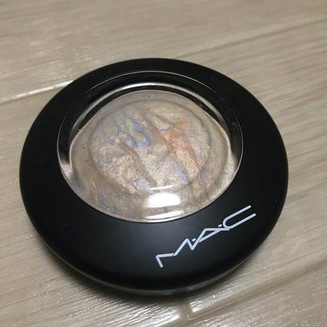 MAC(マック)の大人気☆ MAC ライトスカペード コスメ/美容のベースメイク/化粧品(フェイスパウダー)の商品写真