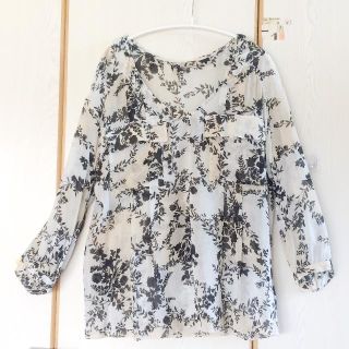 ジルスチュアート(JILLSTUART)のJILLSTUARTジルスチュアート♡モノ花柄シルクブラウス(シャツ/ブラウス(長袖/七分))