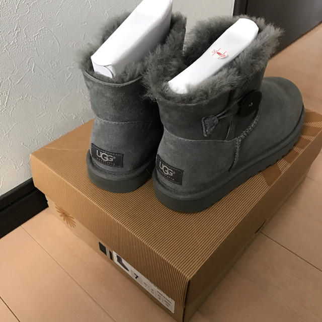 靴/シューズUGG ミニ ベイリーボタン 美品