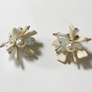 ザラ(ZARA)のお花♡花びら♡ピアス(ピアス)