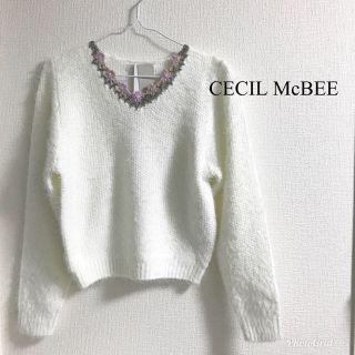 セシルマクビー(CECIL McBEE)のセシルマクビー かぎ針フラワーモチーフ Vネックニット(ニット/セーター)