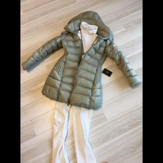 TATRAS(ダウンコート ・ グリーン・カーキ/緑色系)のフリマ TATRAS(ダウンコート ・ グリーン・カーキ/緑色系)のフリマ
