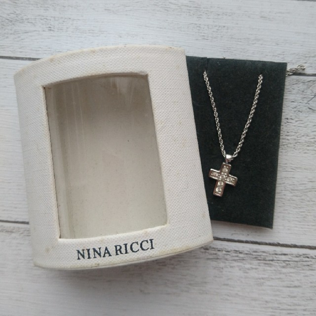 NINA RICCI(ニナリッチ)のNINA RICCH ﾆﾅﾘｯﾁ ﾈｯｸﾚｽ ｸﾛｽ ｼﾙﾊﾞｰｱｸｾｻﾘｰ レディースのアクセサリー(ネックレス)の商品写真