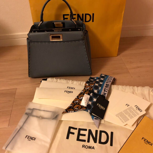 FENDI(フェンディ)のmiki様専用 新品未使用FENDI セレリア ミニピーカブー レディースのバッグ(ハンドバッグ)の商品写真