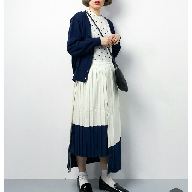 merlot(メルロー)のnatu 様専用バイカラー アシメタイププリーツスカート レディースのスカート(ひざ丈スカート)の商品写真