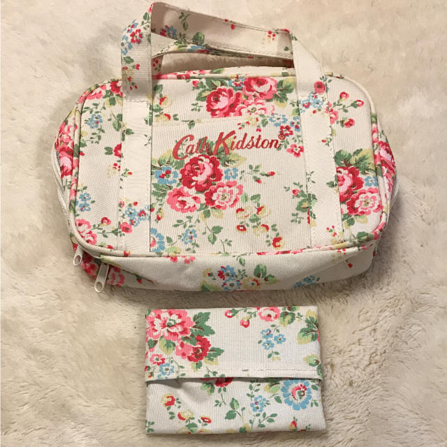 Cath Kidston(キャスキッドソン)のキャスキッドソン ポーチ ティッシュケース付き お値下げ。 レディースのファッション小物(ポーチ)の商品写真