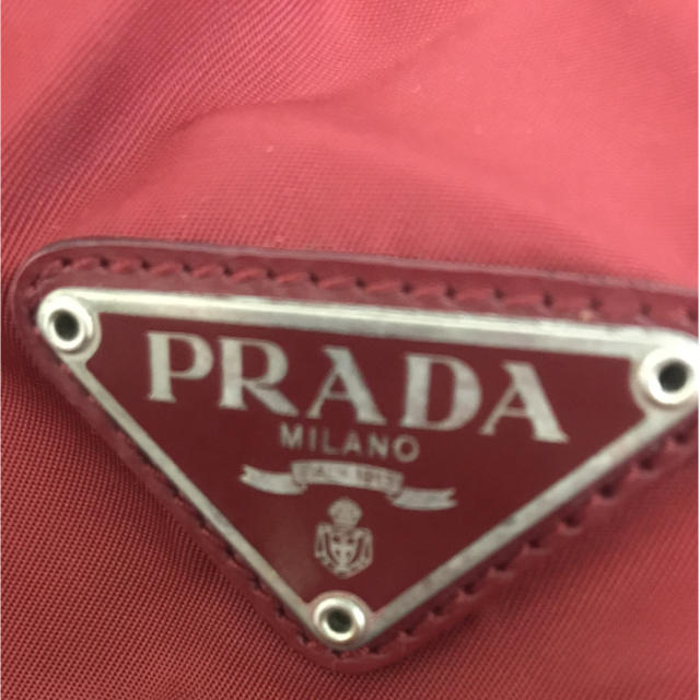 PRADA(プラダ)の早い者勝ち！正規品 プラダ 赤い ナイロン リュック レディースのバッグ(リュック/バックパック)の商品写真