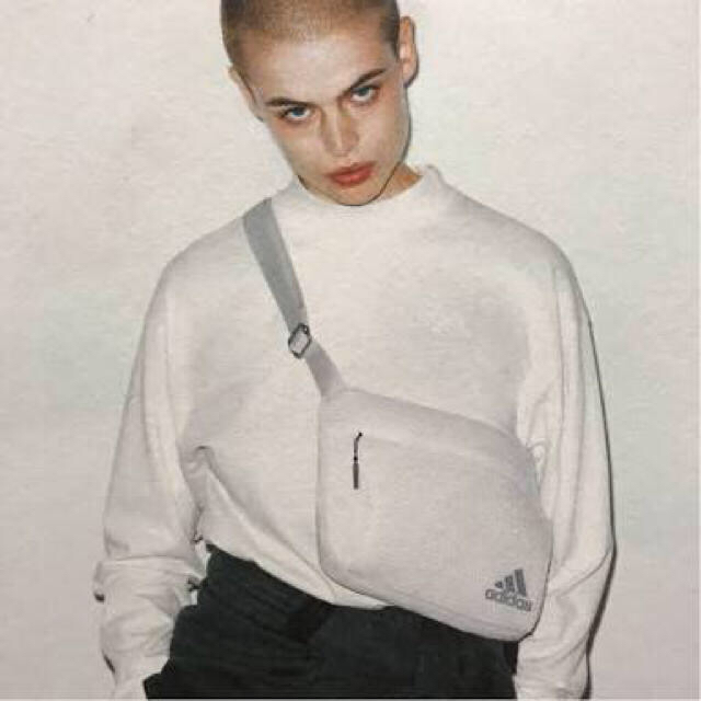 moussy(マウジー)のmoussy×adidasコラボ サコッシュ ホワイト レディースのバッグ(ショルダーバッグ)の商品写真