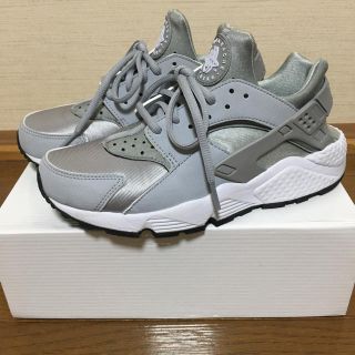 ナイキ(NIKE)のNIKE AIR HUARACHE エアハラチ グレー シルバー(スニーカー)