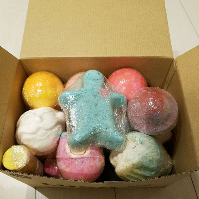 LUSH(ラッシュ)のLUSH バスボム 21個セット コスメ/美容のボディケア(その他)の商品写真