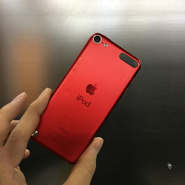 iPod touch(アイポッドタッチ)のiPod Touch 32GB PRODUCT RED 5th gen スマホ/家電/カメラのオーディオ機器(ポータブルプレーヤー)の商品写真