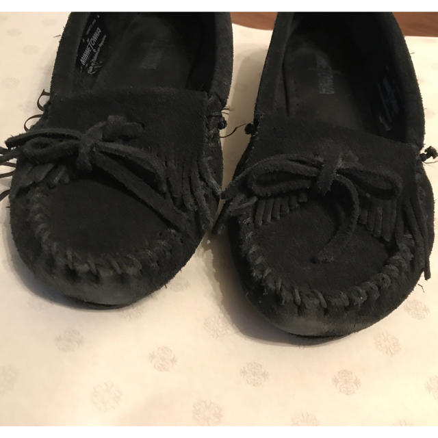 Minnetonka(ミネトンカ)のミネトンカ ブラック レディースの靴/シューズ(スリッポン/モカシン)の商品写真