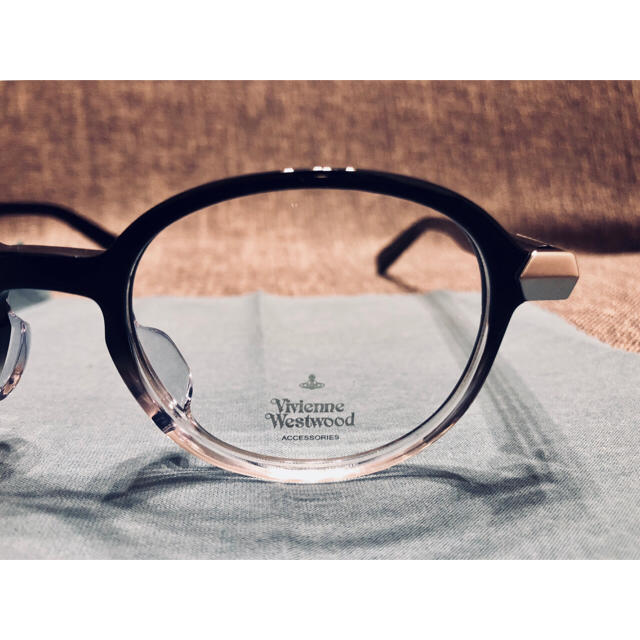 Vivienne Westwood(ヴィヴィアンウエストウッド)の[特別値下げ]ヴィヴィアンウエストウッド メガネフレーム ブラック&クリア 新品 メンズのファッション小物(サングラス/メガネ)の商品写真
