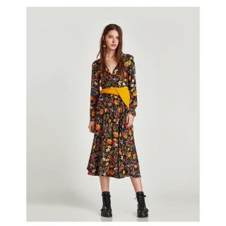 ザラ(ZARA)のるるさま 専用zara   花柄 プリント ワンピース xs 完売 試着のみ(ロングワンピース/マキシワンピース)