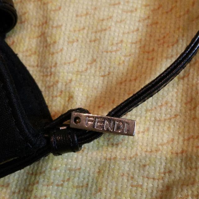 FENDI(フェンディ)のフェンディ　黒ミニマンマバケット レディースのバッグ(クラッチバッグ)の商品写真