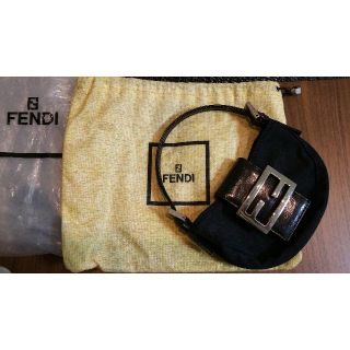 フェンディ(FENDI)のフェンディ　黒ミニマンマバケット(クラッチバッグ)