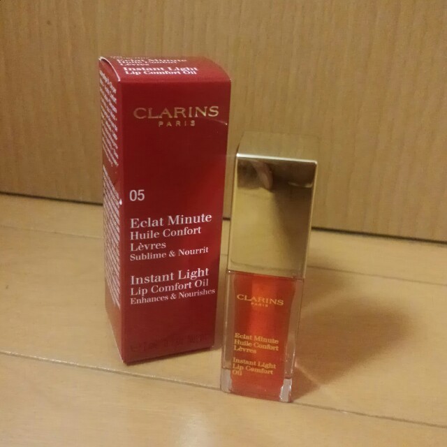 CLARINS(クラランス)の【新品】クラランス　コンフォートリップオイル#05　タンジェリン コスメ/美容のベースメイク/化粧品(リップグロス)の商品写真