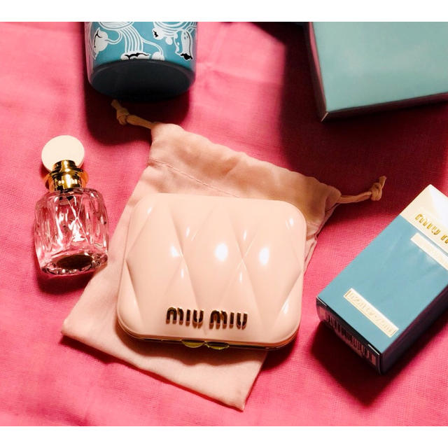 miumiu(ミュウミュウ)の限定 正規品 新品未使用 miumiu ミュウミュウ ミラー キャンドル 香水 コスメ/美容の香水(香水(女性用))の商品写真