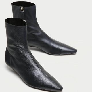 ザラ(ZARA)のZARA レザーフラットショートブーツ 39(ブーツ)