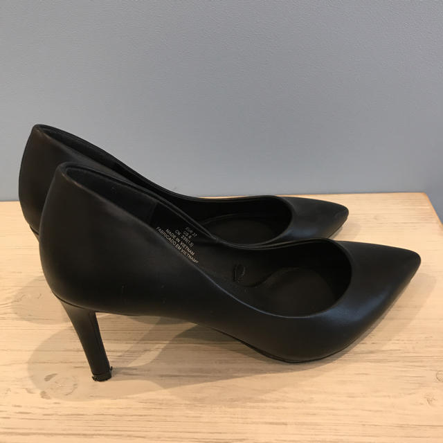 H&M(エイチアンドエム)のh&m 黒 パンプス ピンヒール 5センチヒール レディースの靴/シューズ(ハイヒール/パンプス)の商品写真
